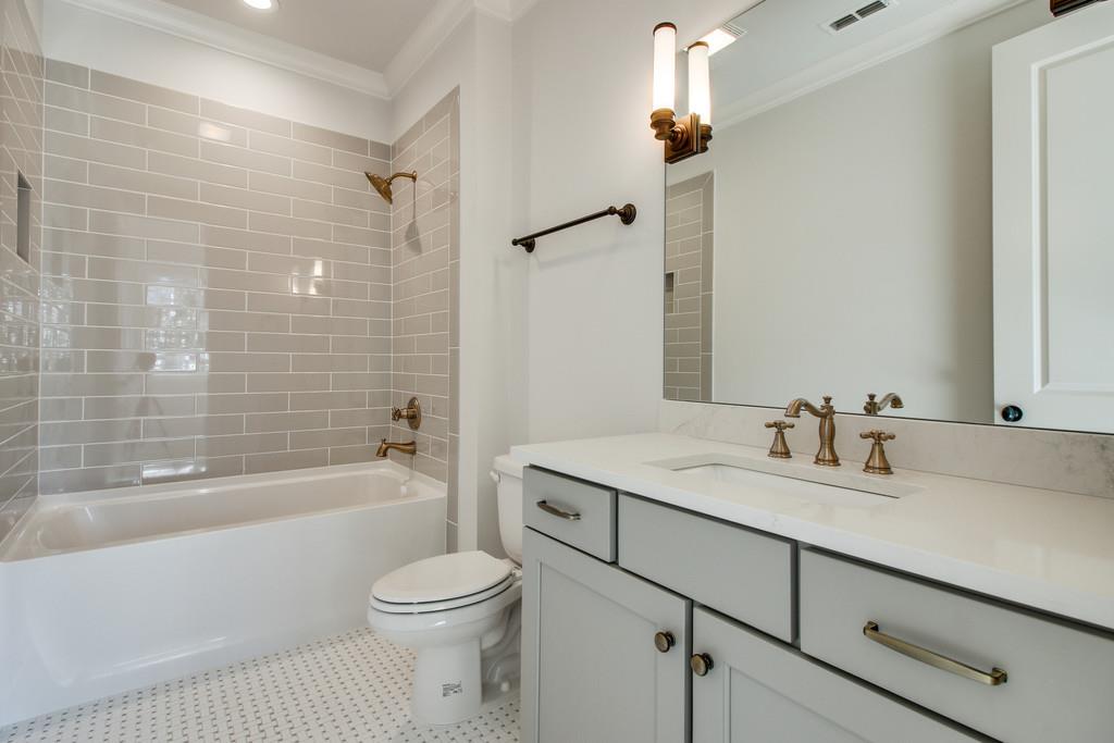 112 Alton Road Nashville, TN 37205 - Photo 26 of 30 a bathroom with a sink a toilet and a bathtub