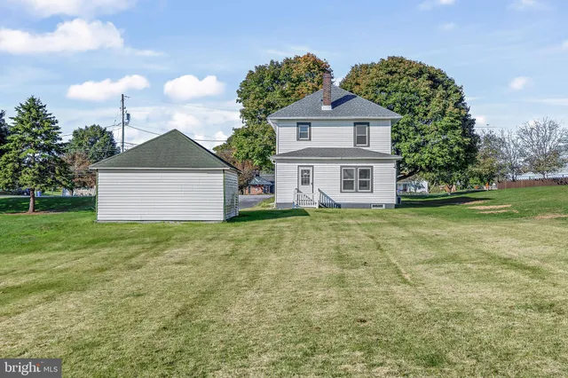 $1,795 | 206 Hershey Road, Hummelstown, PA 17036