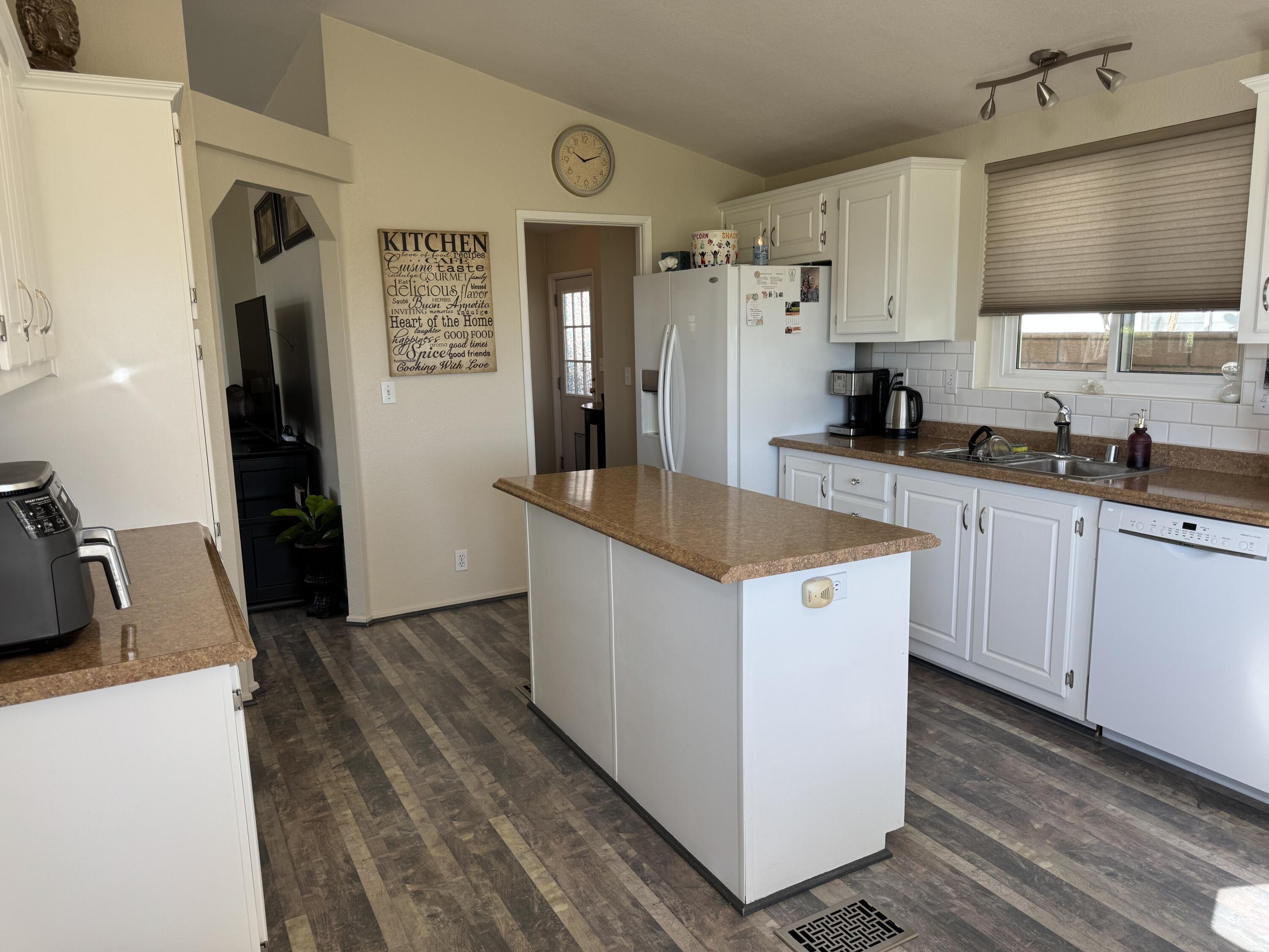 35280 South Border Thousand Palms, CA 92276 - Photo 26 of 50 a kitchen with a sink stove and refrigerator