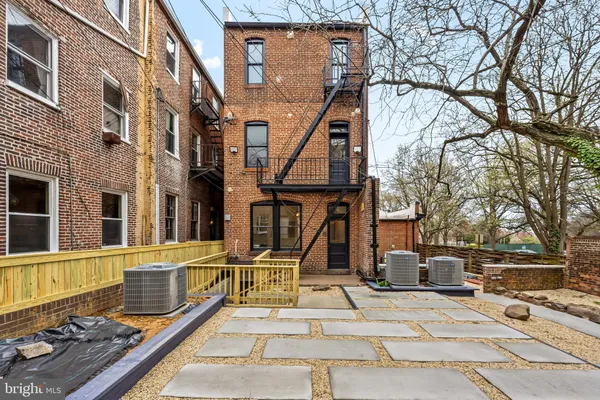 $2,000 | 1202 Bolton Street, Unit 1, Baltimore, MD 21217