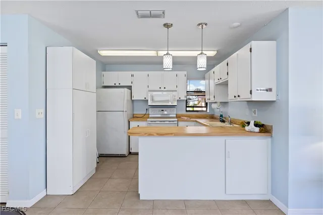 $127,500 | 3906 Southeast 11th Place, Unit 601, Cape Coral, FL 33904