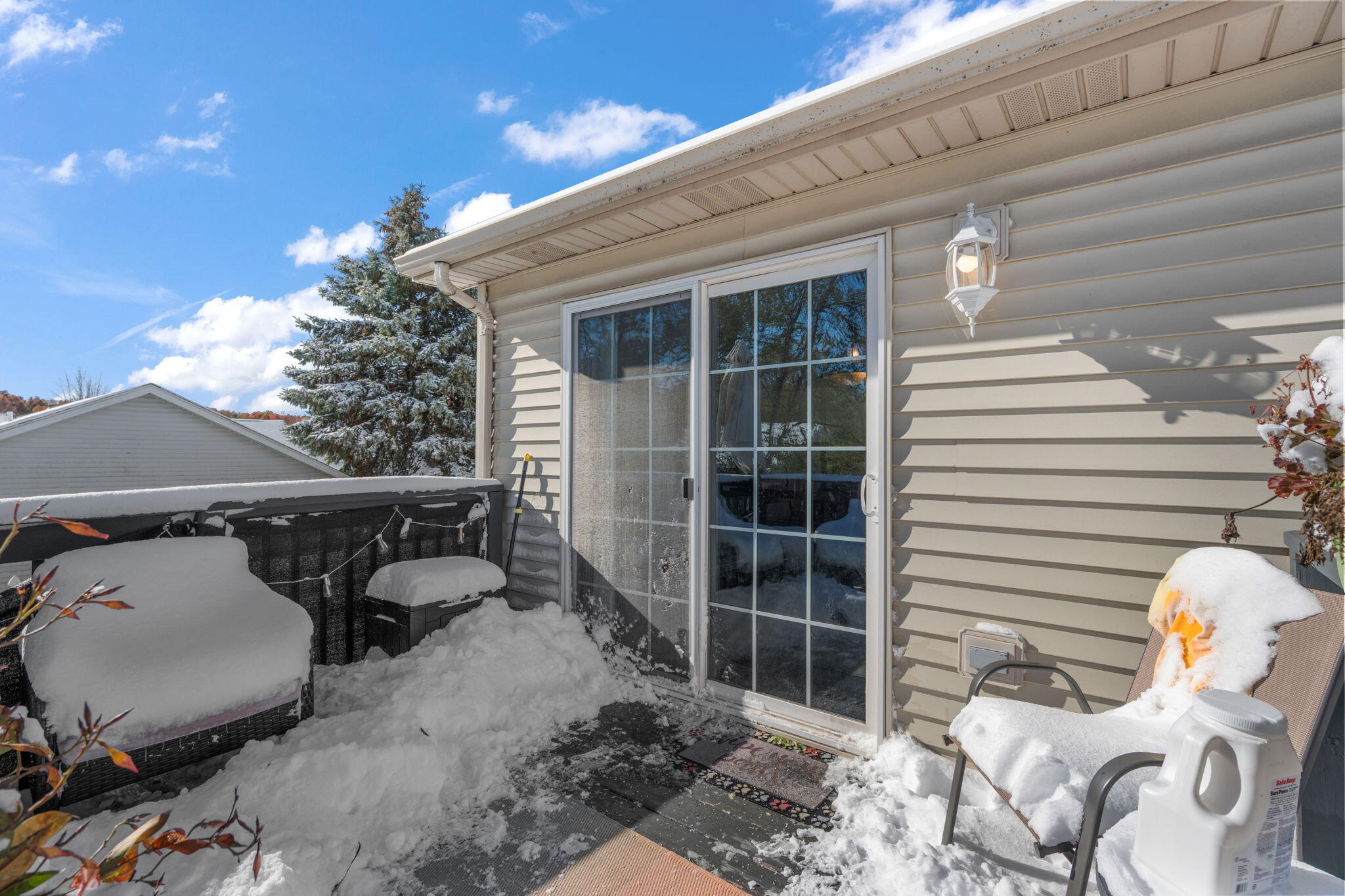 696 Admiral Drive Porter, IN 46304 - Photo 23 of 27 a balcony with table and chairs