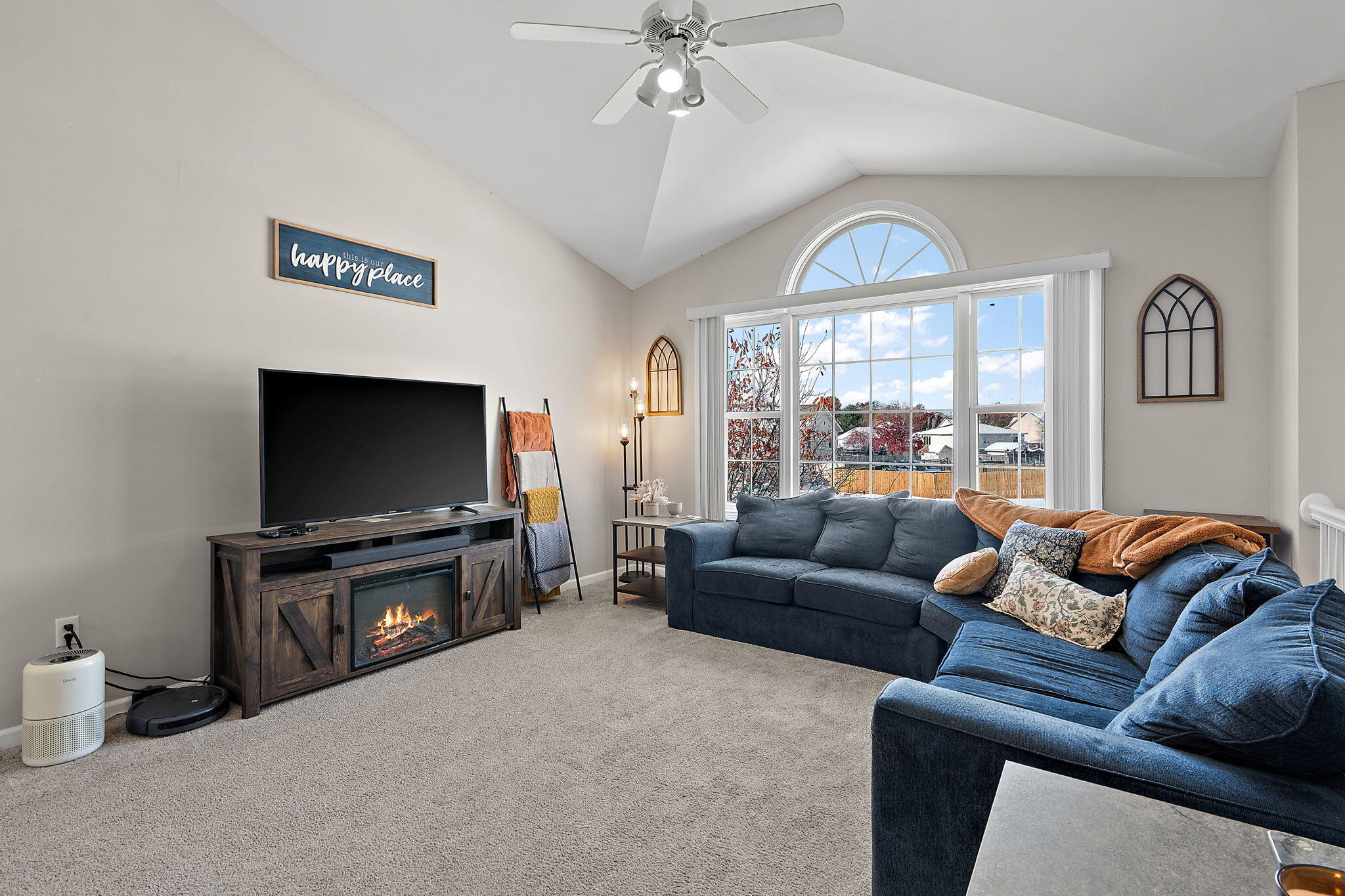 696 Admiral Drive Porter, IN 46304 - Photo 4 of 27 a living room with furniture and a flat screen tv