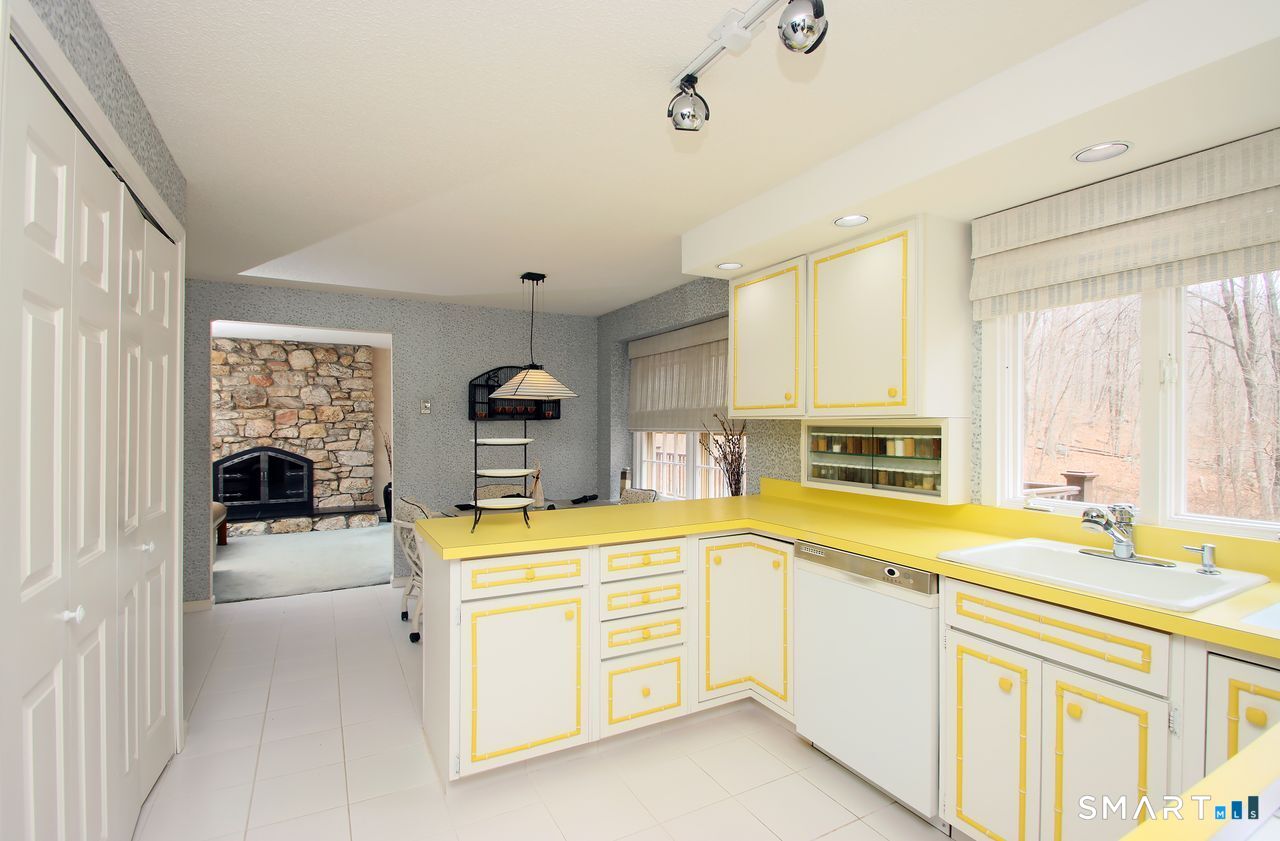 370 Opening Hill Road Madison, CT 06443 - Photo 7 of 27