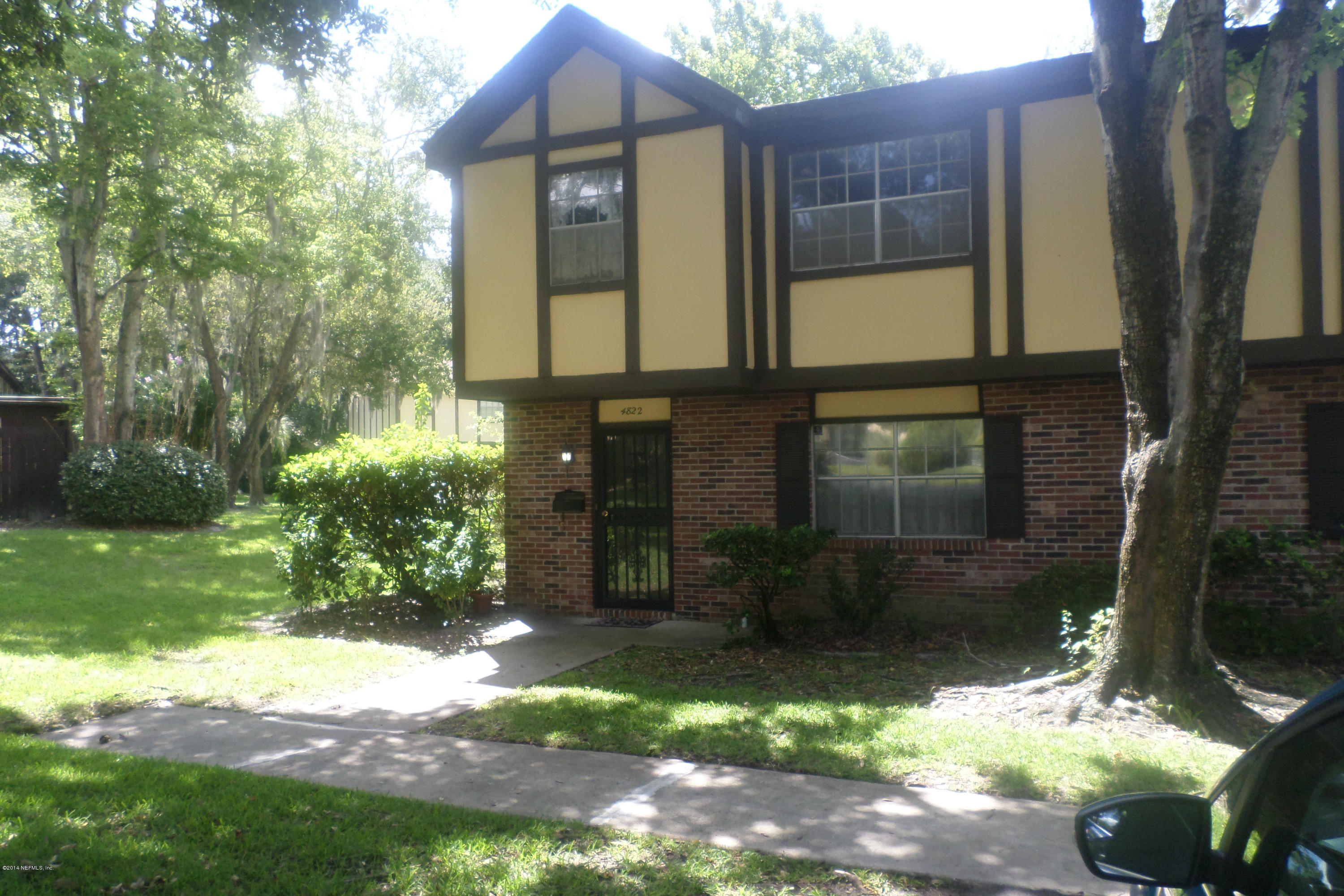 a view of a back yard of the house