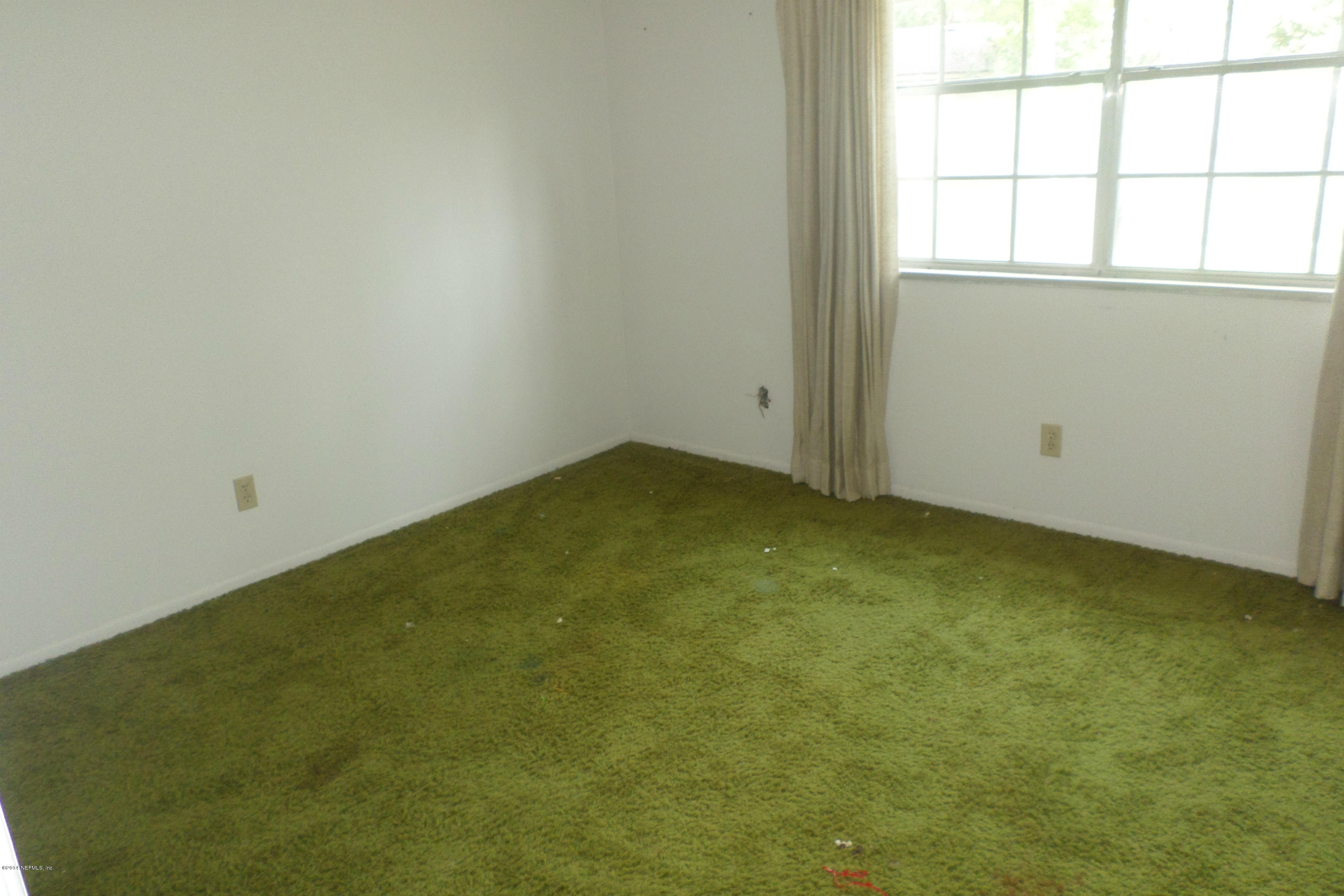 4822 Windrush Lane Jacksonville, FL 32217 - Photo 11 of 23 an empty room with a window