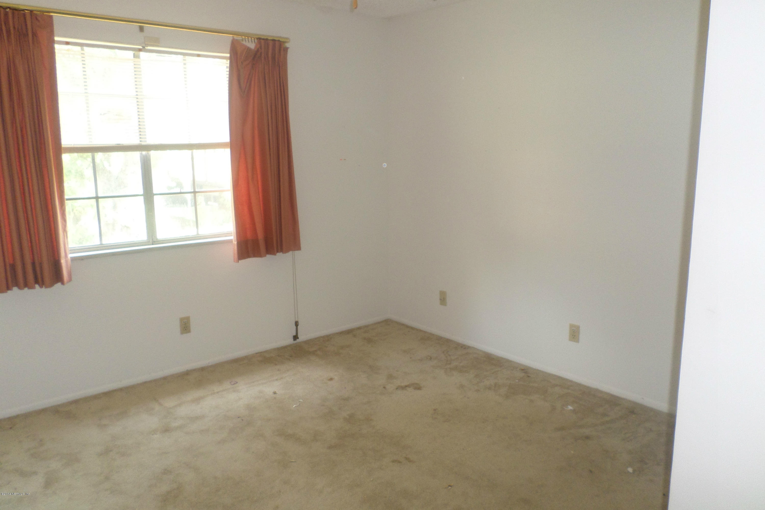 4822 Windrush Lane Jacksonville, FL 32217 - Photo 12 of 23 an empty room with a window