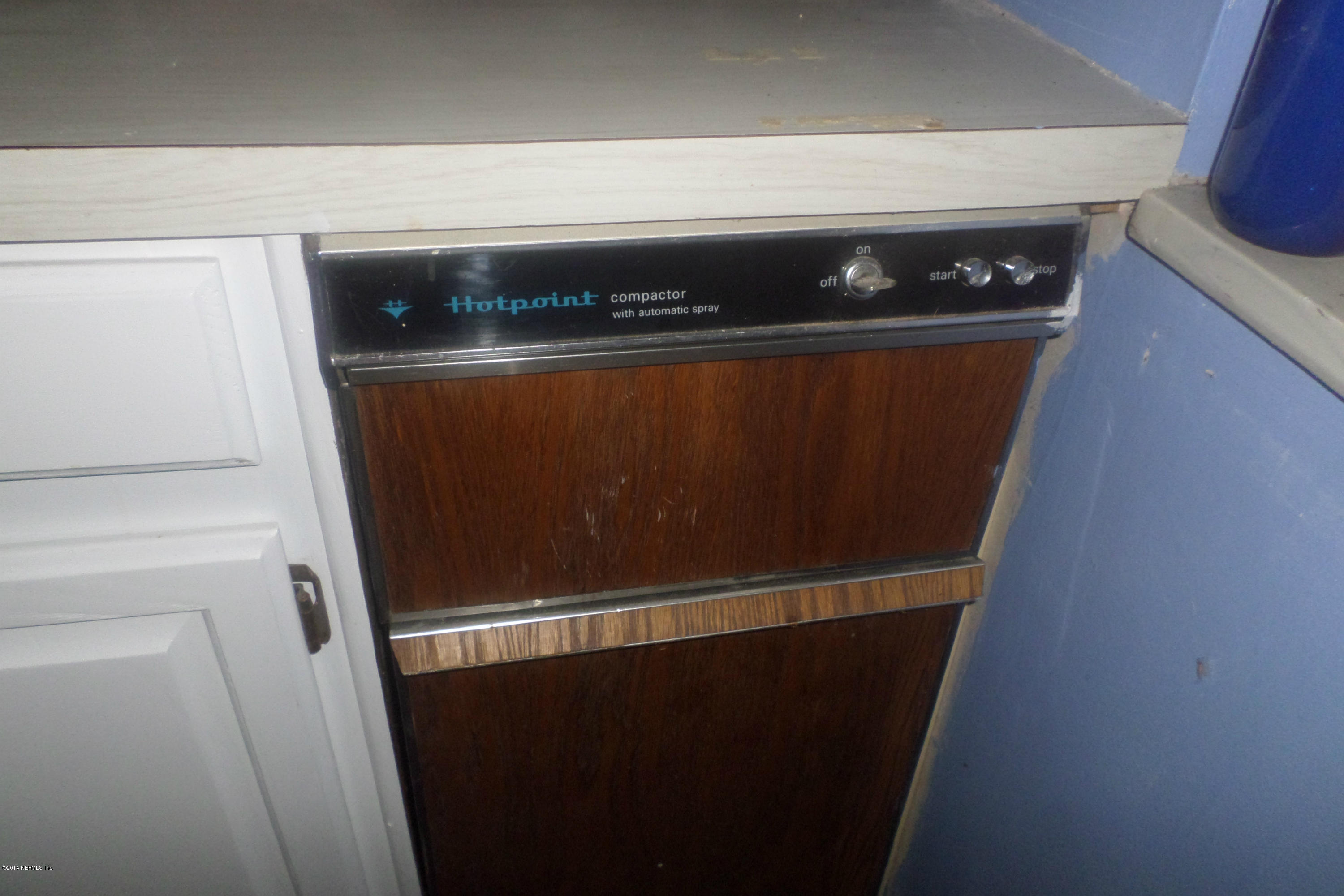 4822 Windrush Lane Jacksonville, FL 32217 - Photo 14 of 23 a close view of water heater