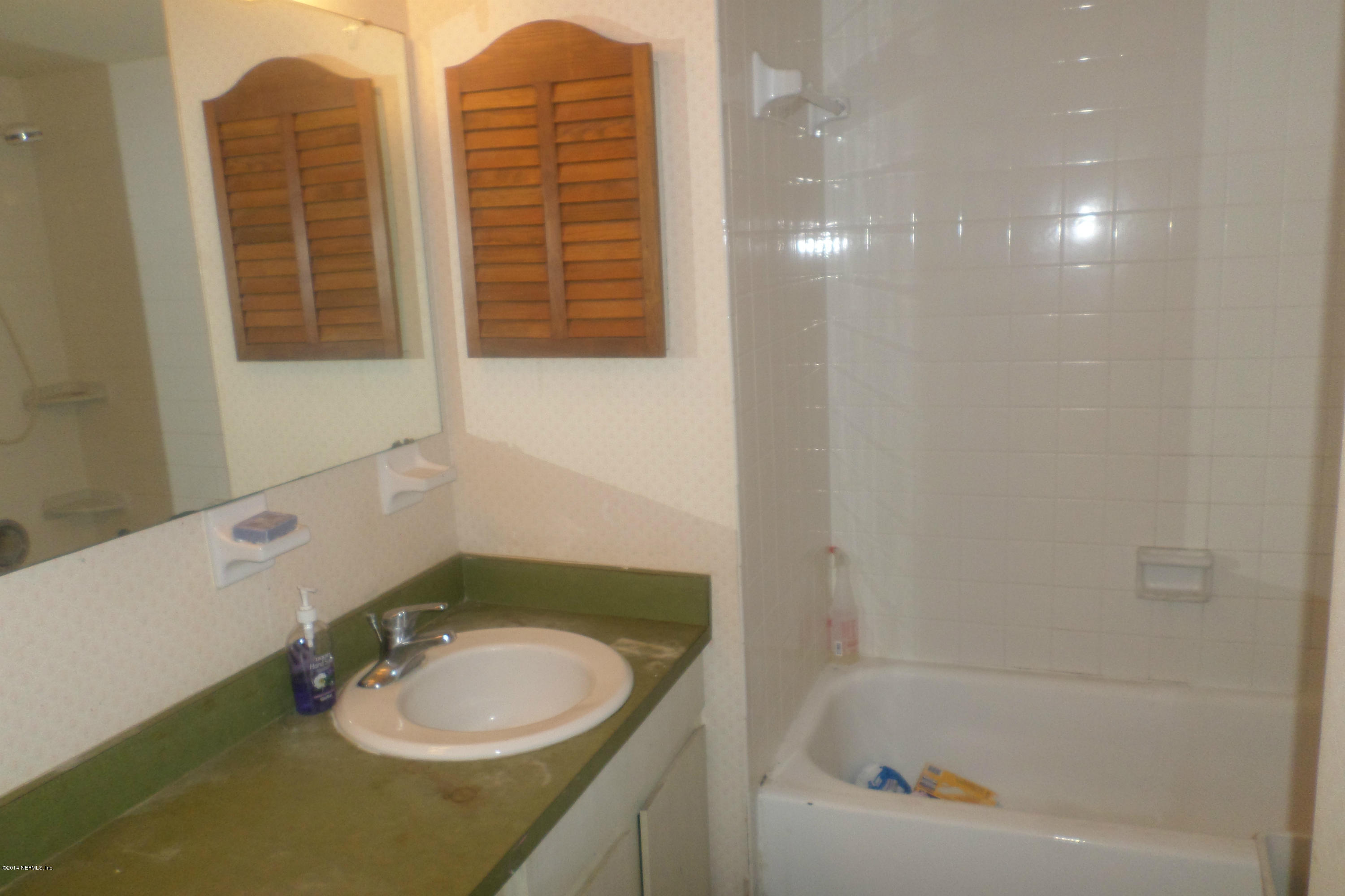 4822 Windrush Lane Jacksonville, FL 32217 - Photo 15 of 23 a bathroom with a sink a toilet and tub