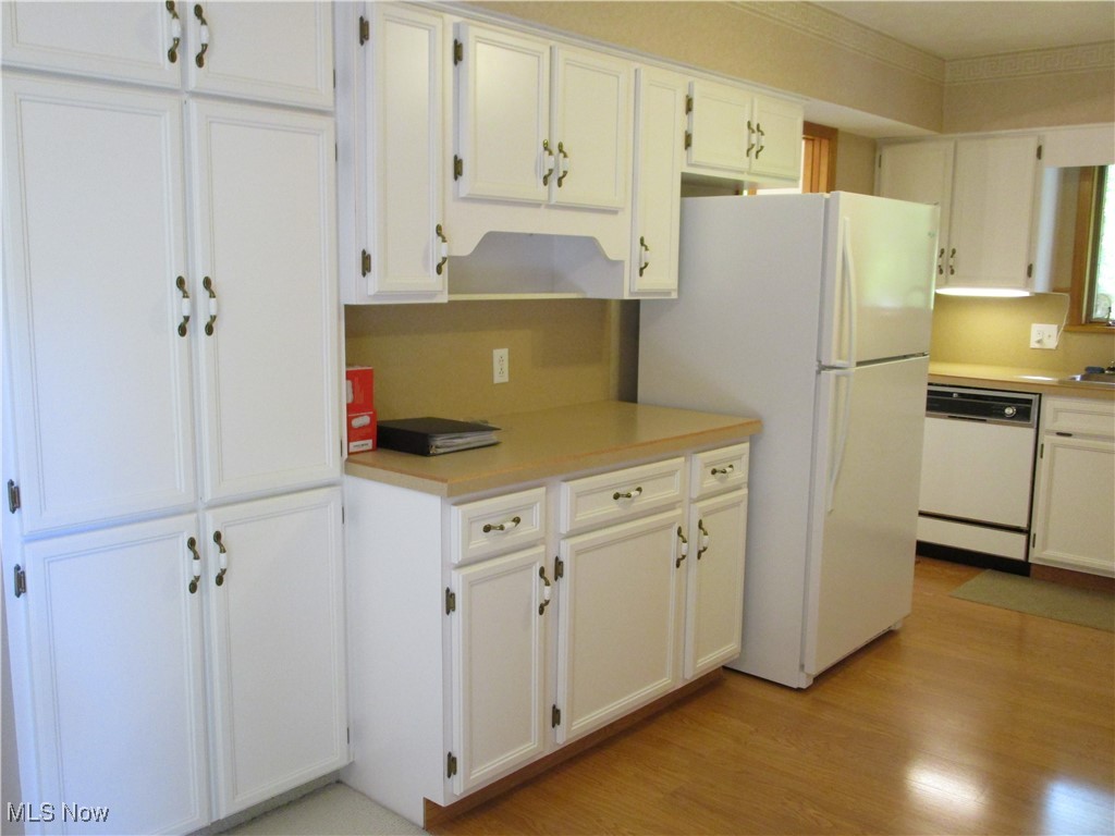3272 East Smith Road Medina, OH 44256 - Photo 11 of 34 ....and refrigerator, desk space and additional cupboards.