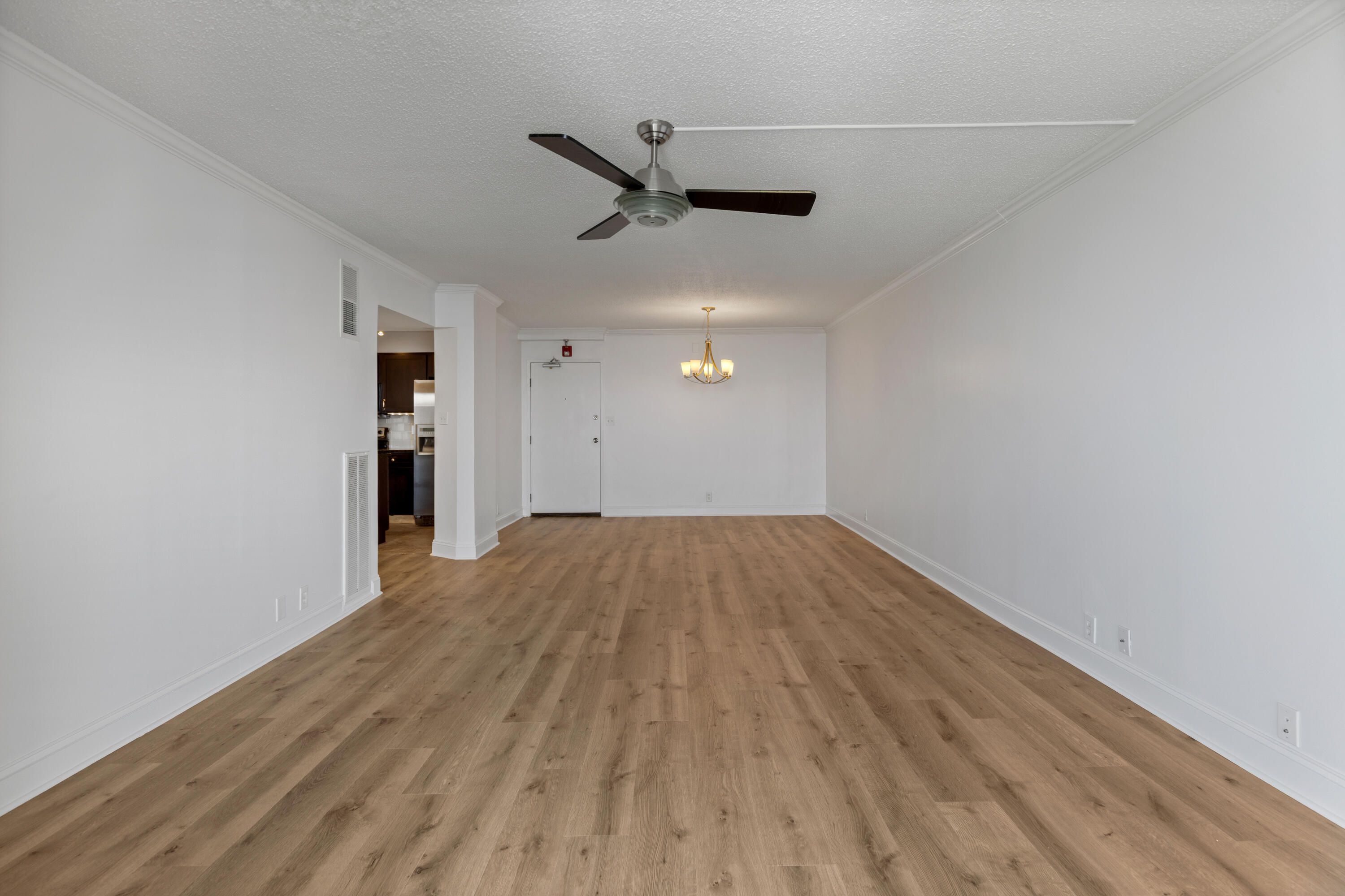 1131 Stringers Ridge Road, Unit 11G Chattanooga, TN 37405 - Photo 14 of 48 NEW FLOORS