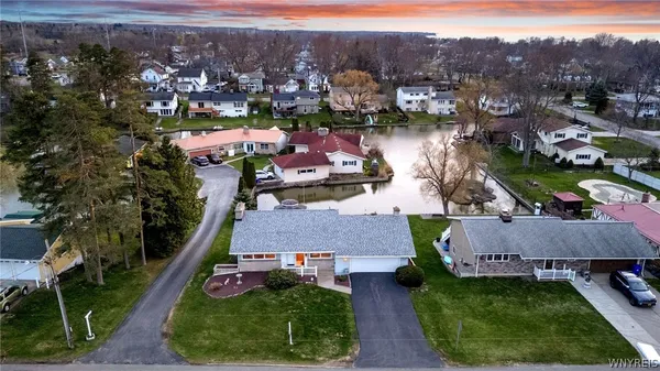 $364,900 | 3021 Walbridge Drive, Hamburg, NY 14075