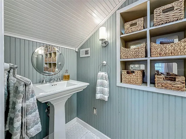 $1,250,000 | 231 15th Avenue Northeast, St. Petersburg, FL 33704