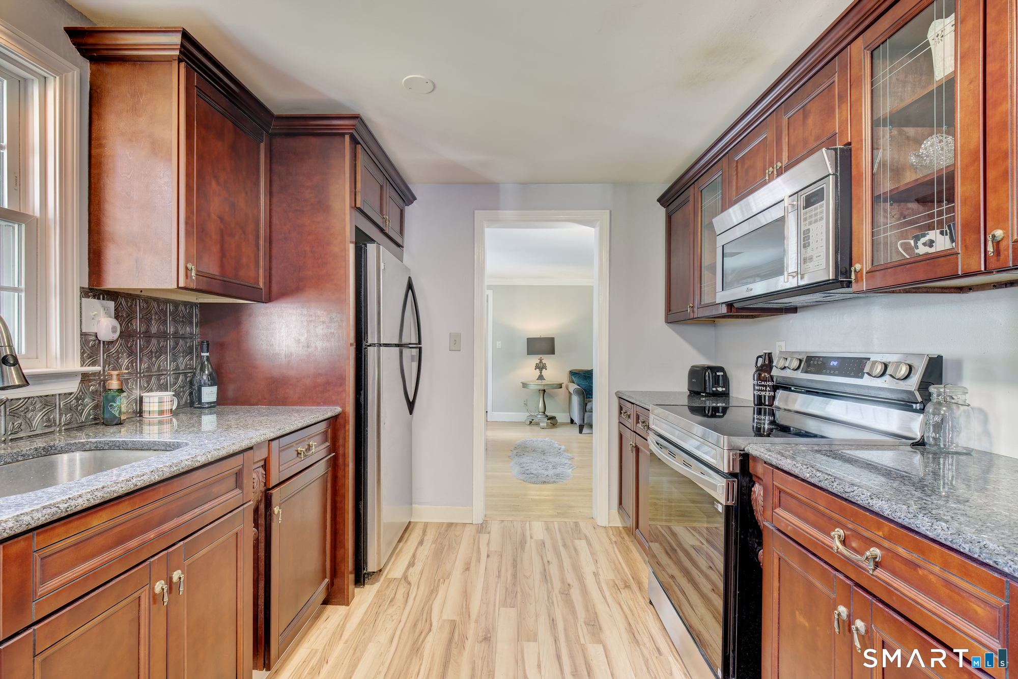 236 Ridgewood Road West Hartford, CT 06107 - Photo 7 of 35 Gallery Image 7