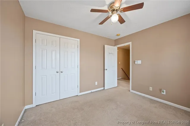 a view of empty room with a ceiling fan