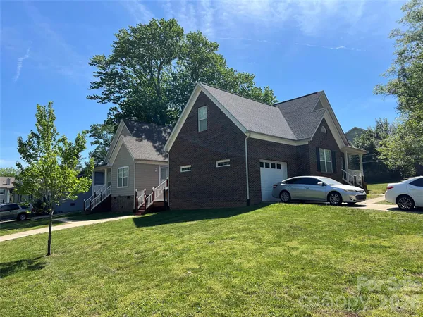 $675,000 | 5111 Clearwater Road, Charlotte, NC 28217