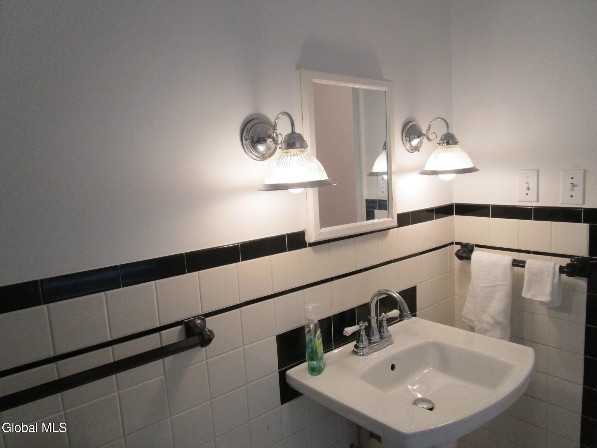 2276 Cayuga Road Niskayuna, NY 12309 - Photo 71 of 73 IMG_8496