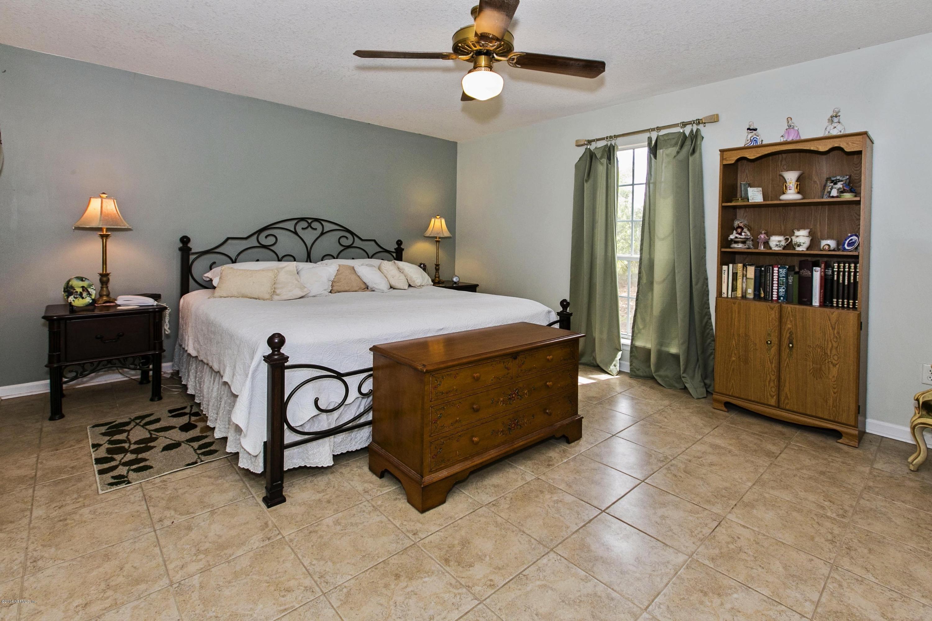 14327 Grover Road Jacksonville, FL 32226 - Photo 10 of 25 010_Master Bedroom