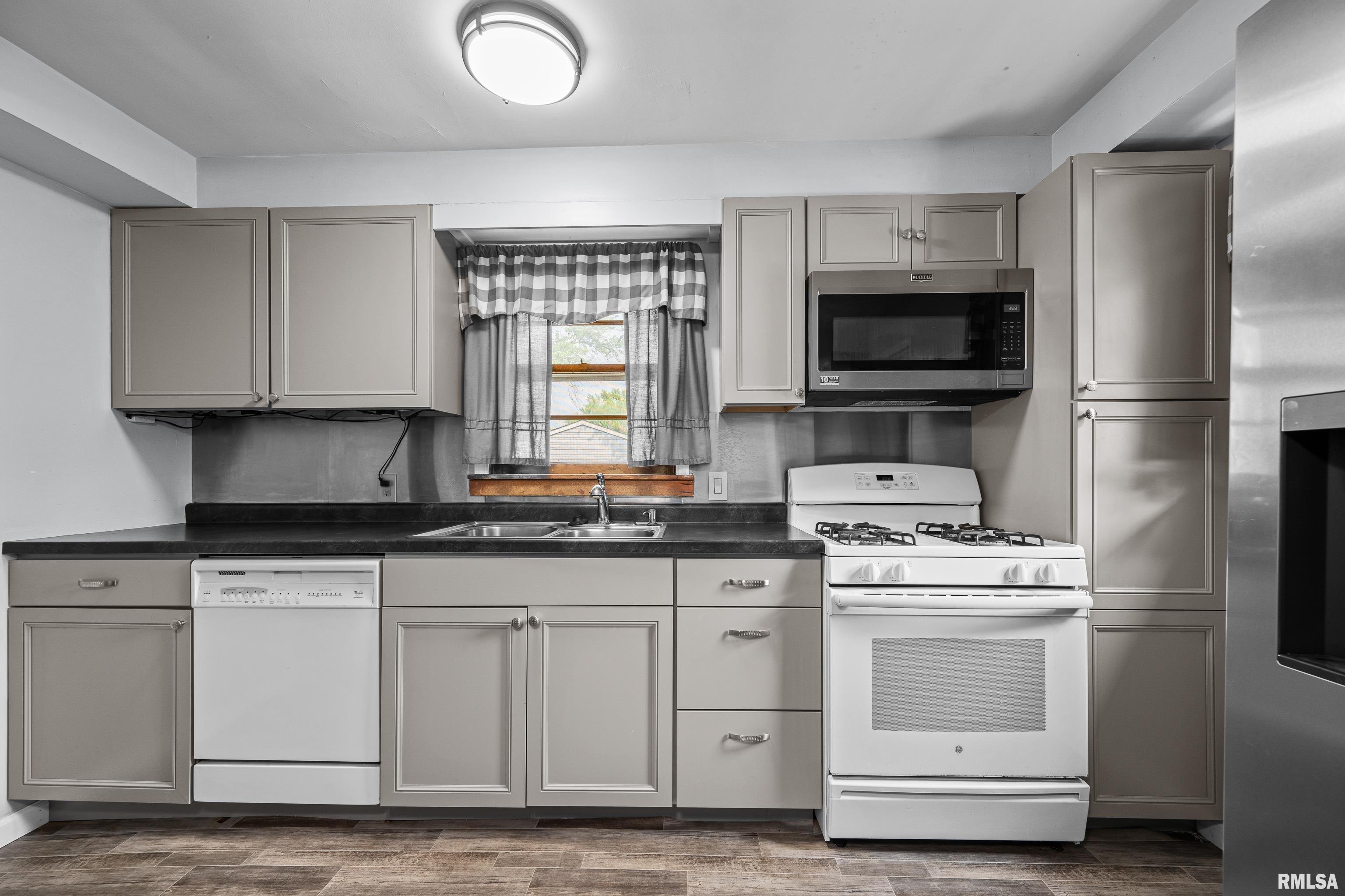 129 State Street Carbon Cliff, IL 61239 - Photo 8 of 23