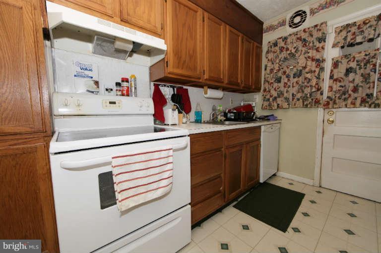 2237 Southorn Road Baltimore, MD 21220 - Photo 5 of 15 Kitchen
