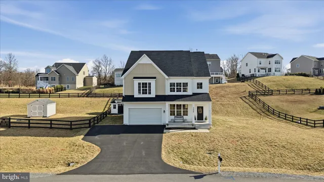 $975,000 | 35939 Fieldside Way, Round Hill, VA 20141