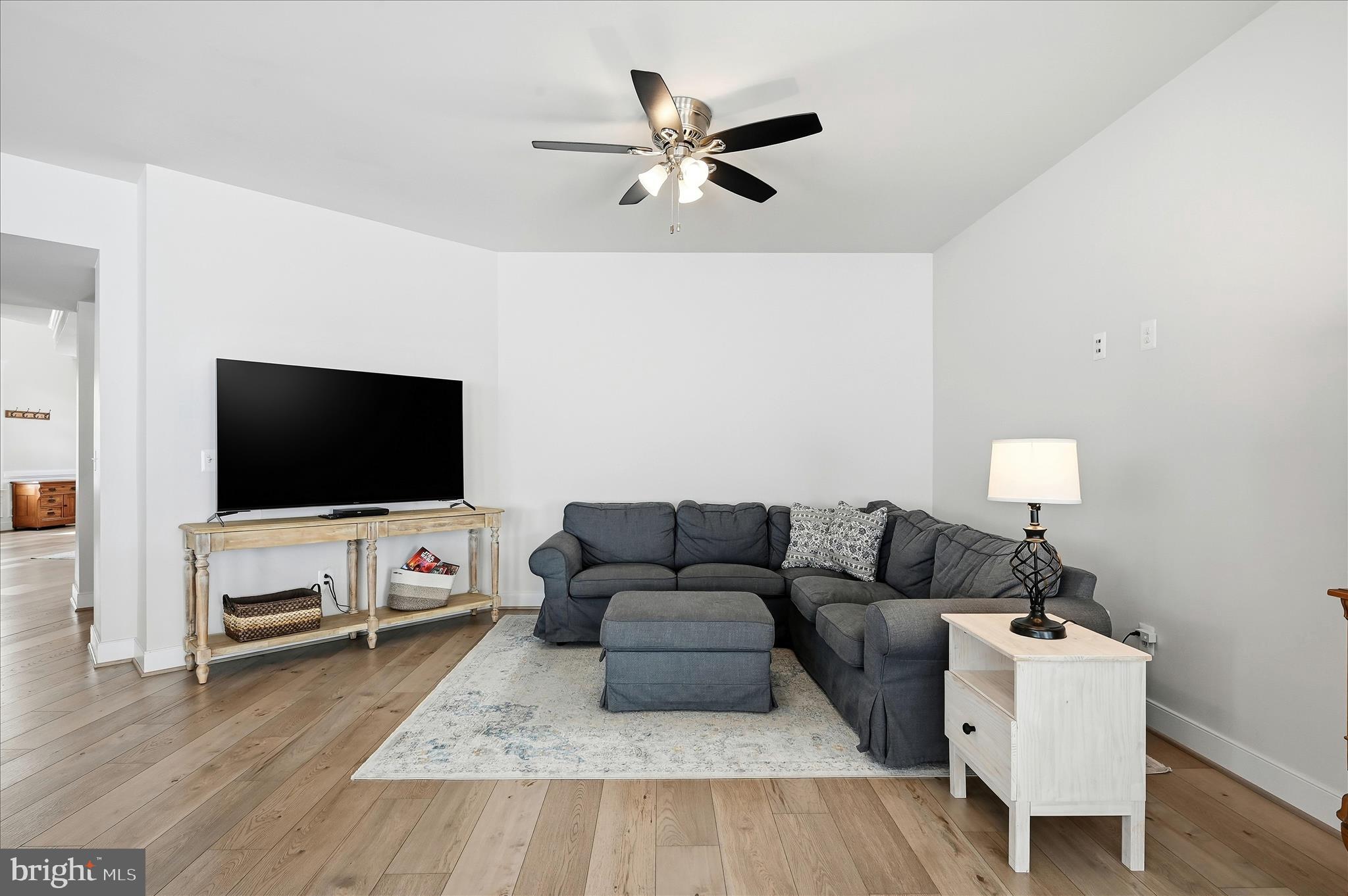 35939 Fieldside Way Round Hill, VA 20141 - Photo 16 of 82 Family Room