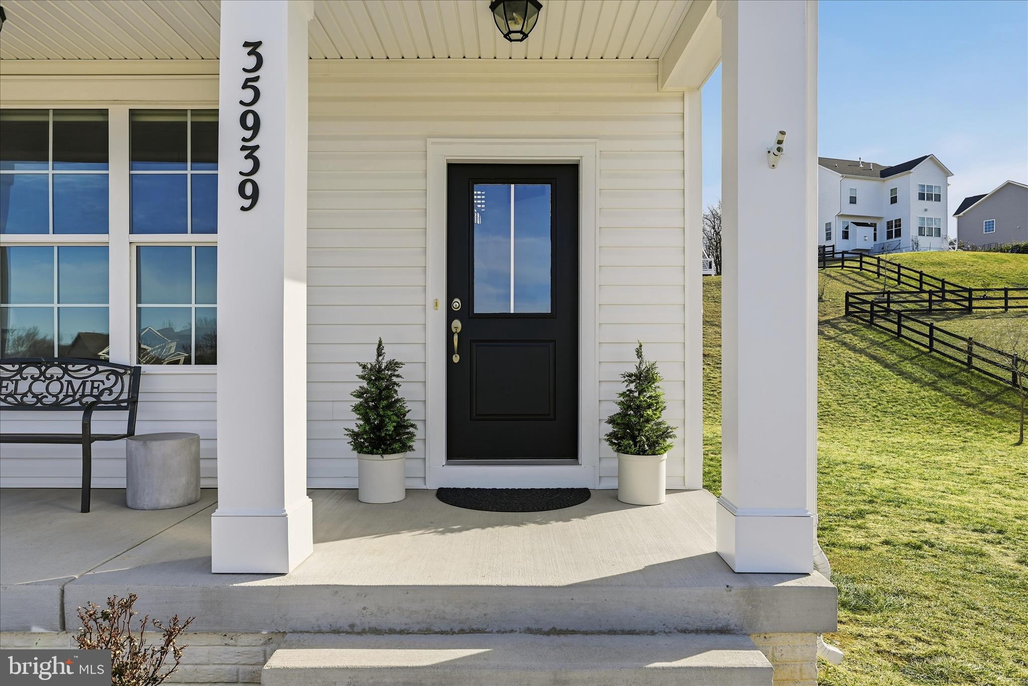35939 Fieldside Way Round Hill, VA 20141 - Photo 2 of 82 a front view of a house with a yard