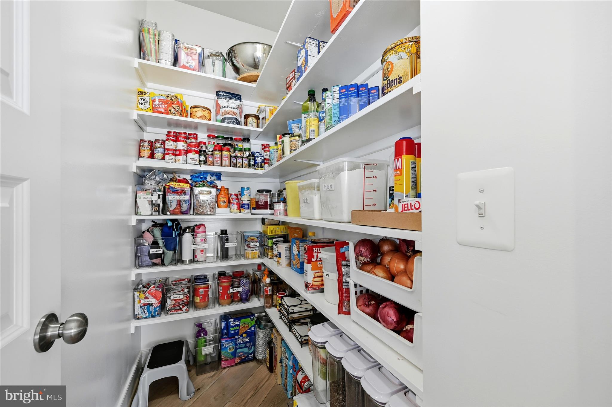 35939 Fieldside Way Round Hill, VA 20141 - Photo 28 of 82 Pantry