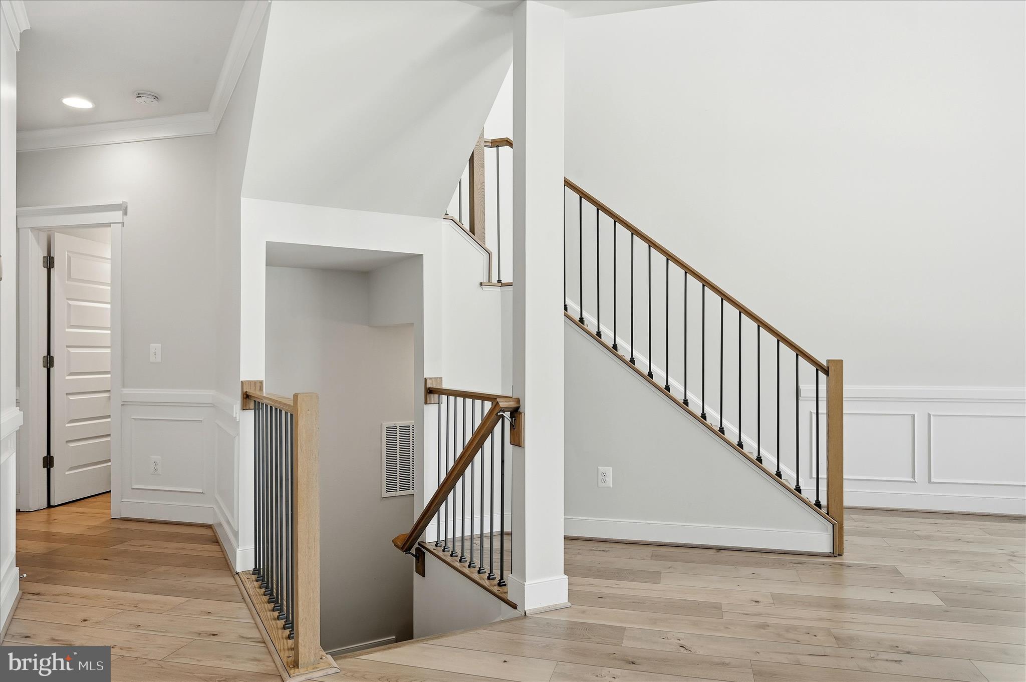 35939 Fieldside Way Round Hill, VA 20141 - Photo 29 of 82 Stairs