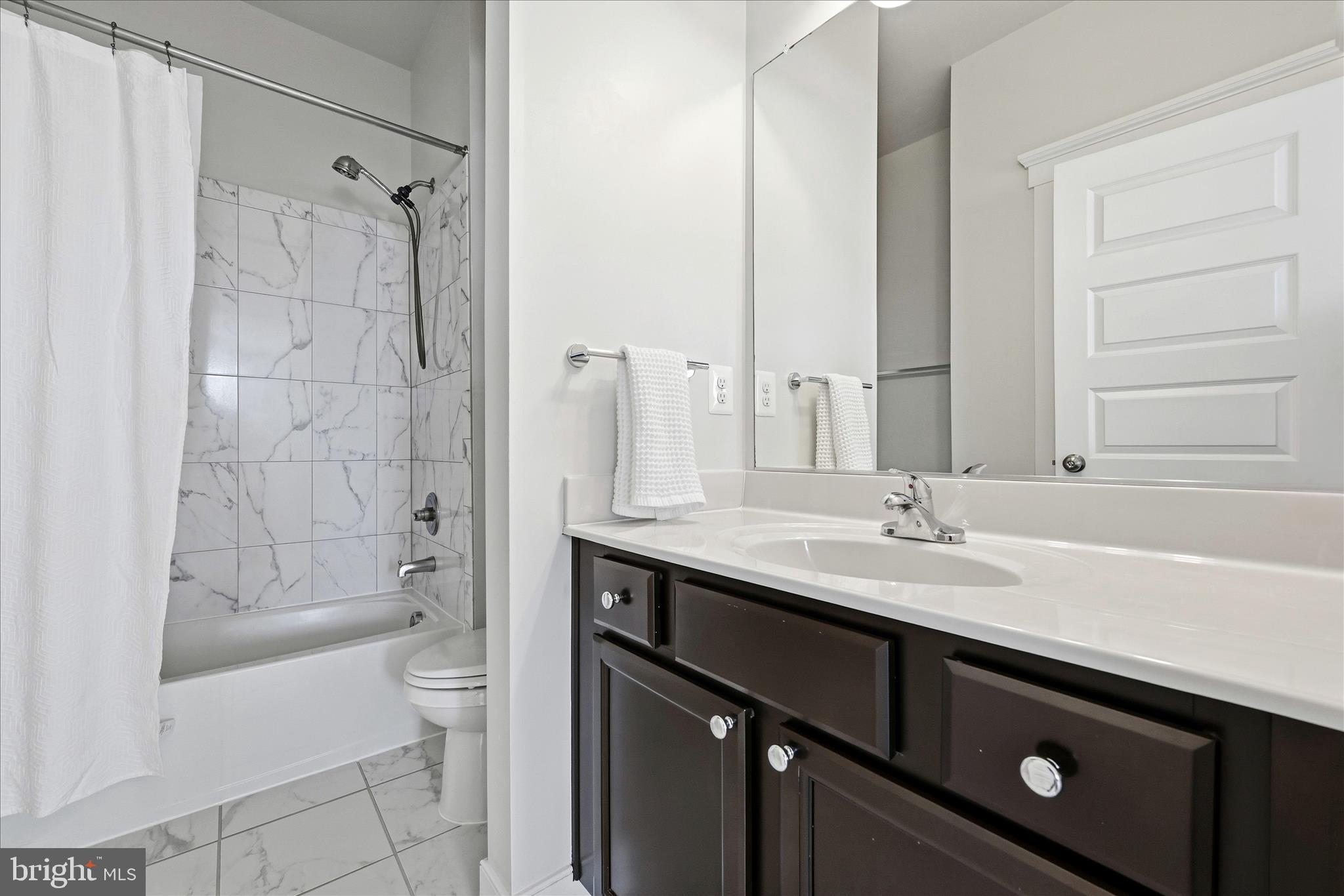 35939 Fieldside Way Round Hill, VA 20141 - Photo 41 of 82 Bathroom