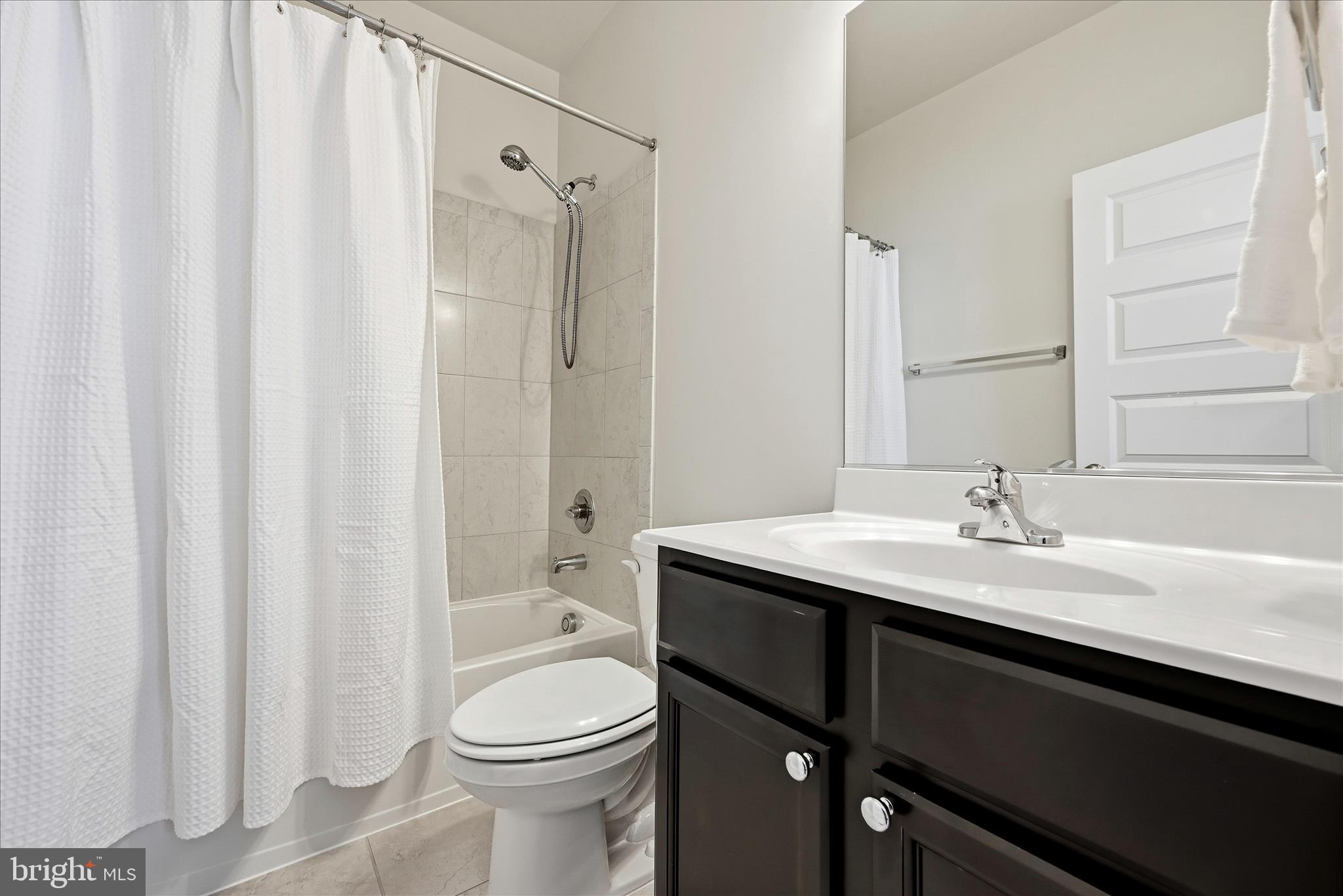 35939 Fieldside Way Round Hill, VA 20141 - Photo 45 of 82 Bathroom
