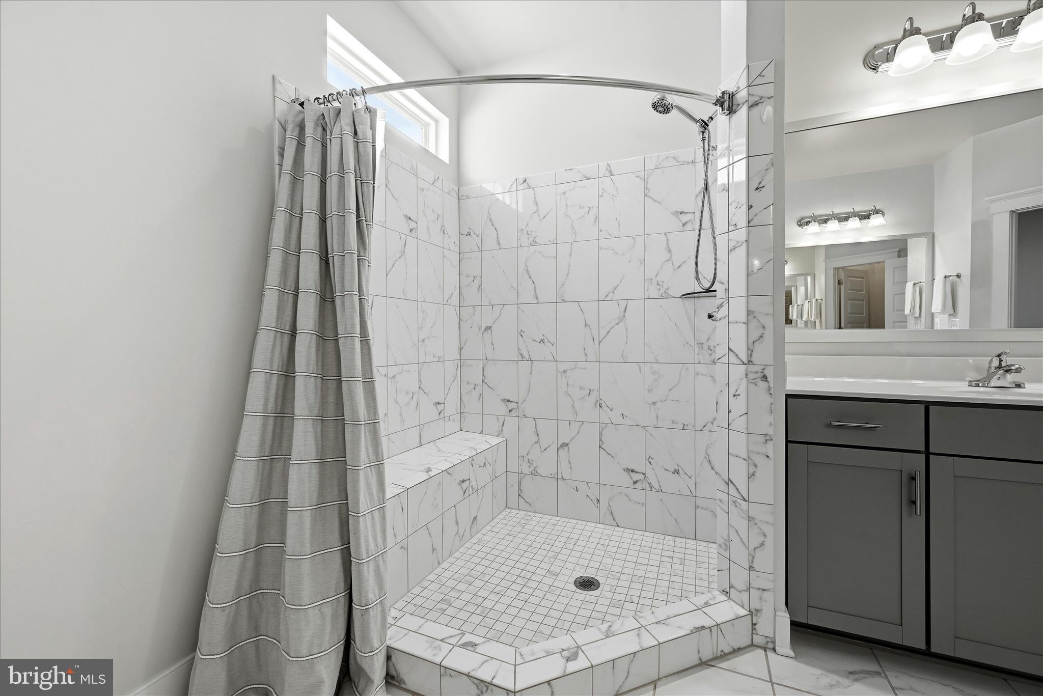 35939 Fieldside Way Round Hill, VA 20141 - Photo 51 of 82 Primary Bathroom