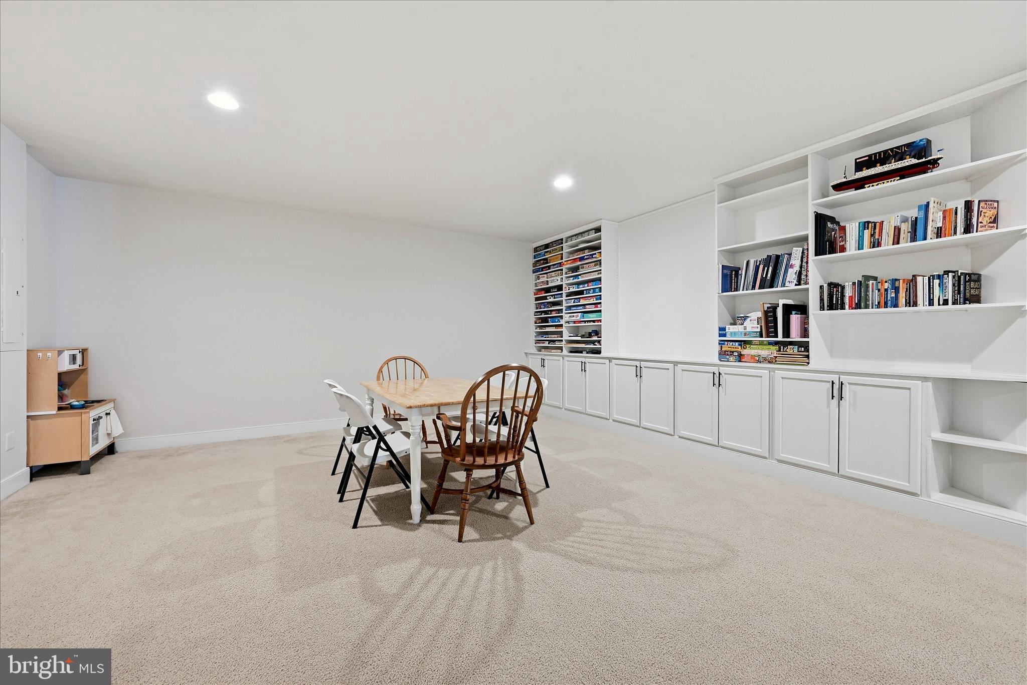 35939 Fieldside Way Round Hill, VA 20141 - Photo 53 of 82 a work room with furniture and a book shelf