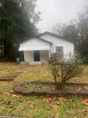 $1,075 | 513 10th Street, Gibsonville, NC 27249