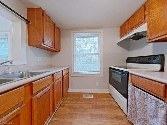 $1,075 | 513 10th Street, Gibsonville, NC 27249