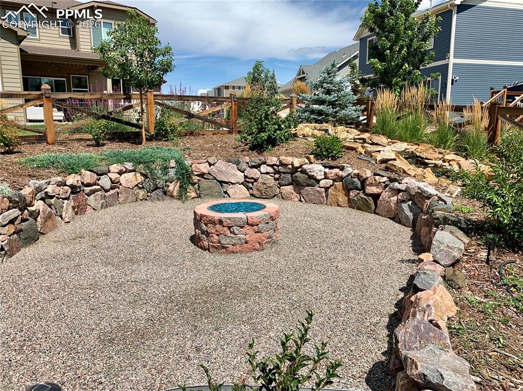 7215 Rim Bluff Lane Colorado Springs, CO 80927 - Photo 7 of 44