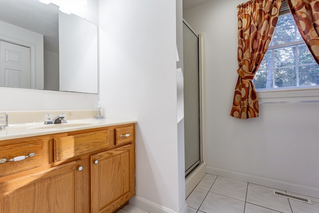 20 Sandy Way Mashpee, MA 02649 - Photo 13 of 33 a utility room with sink dryer and washer