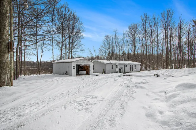 $250,000 | 45717 64th Avenue, Paw Paw, MI 49079
