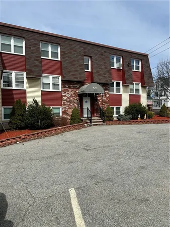 $189,000 | 424 Smithfield Avenue, Unit 6, Pawtucket, RI 02860