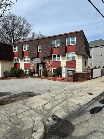 $189,000 | 424 Smithfield Avenue, Unit 6, Pawtucket, RI 02860