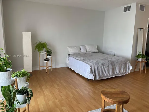 $1,500 | 1455 North Treasure Drive, Unit 6D, North Bay Village, FL 33141