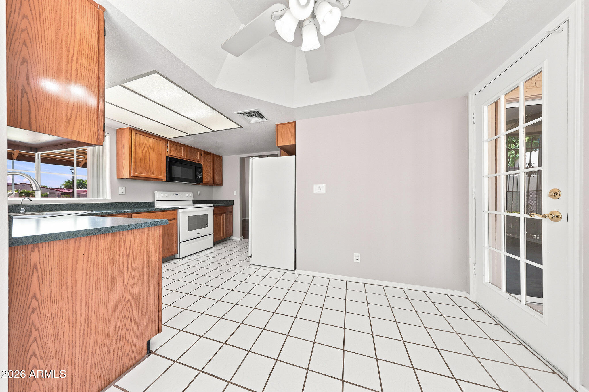 2059 East Brown Road, Unit 16 Mesa, AZ 85213 - Photo 8 of 33 Eat-in Area