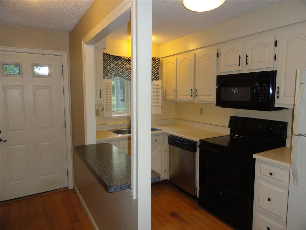 11 Shelburne Road Merrimack, NH 03054 - Photo 8 of 28