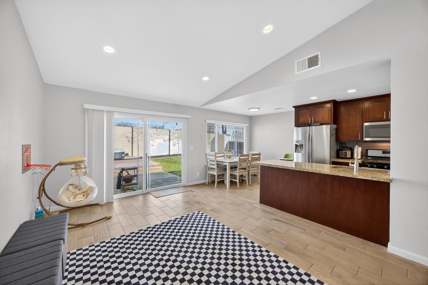 3237 Oriole Way Antelope, CA 95843 - Photo 16 of 47