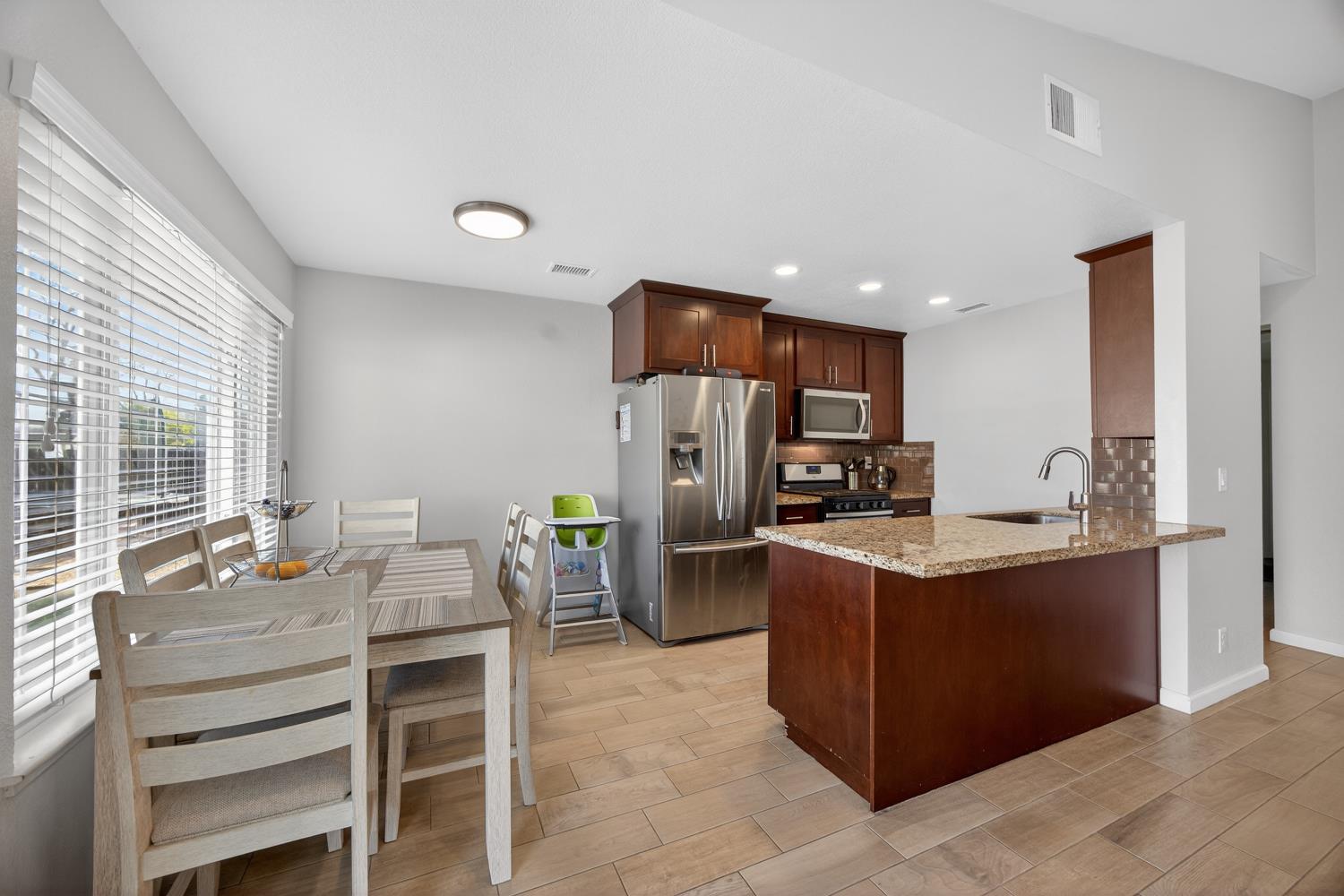 3237 Oriole Way Antelope, CA 95843 - Photo 17 of 47