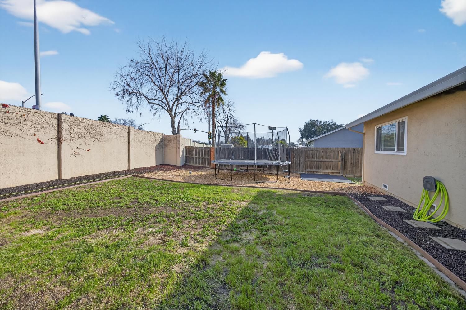 3237 Oriole Way Antelope, CA 95843 - Photo 41 of 47 a backyard of a house with table and chairs