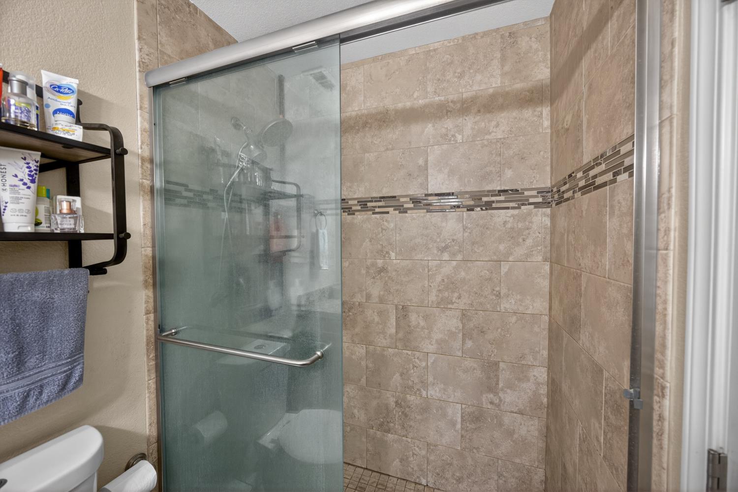 3237 Oriole Way Antelope, CA 95843 - Photo 6 of 47 a bathroom with a glass shower door