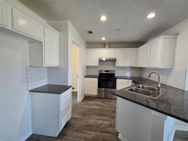 $2,400 | 6403 Jennie Lane, Arlington, TX 76002