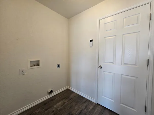 $2,400 | 6403 Jennie Lane, Arlington, TX 76002