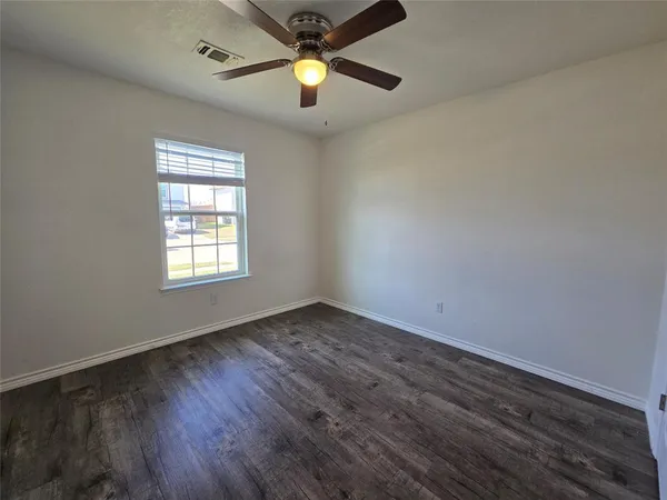 $2,400 | 6403 Jennie Lane, Arlington, TX 76002